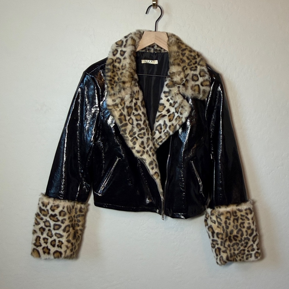 Luxe Moda Faux Fur Leopard Print Cuff Patent Jacket - Picture 2 of 5